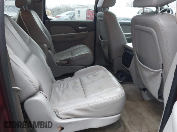 2008 Chevrolet Suburban LTZ with VIN 1GNFK16368R200844, listed as a IAAI auction lot 41722464 with 381,802 mi miles. Bid and sale history available at carsss.com. Image 8.