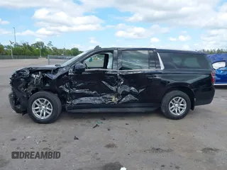2022 Chevrolet Suburban LT z VIN 1GNSCCKD2NR201474, wystawiony jako IAAI lot #42150033 z przebiegiem 157 659 mil mil oraz . Historia ofert i sprzedaży dostępna na DreamBid. Obrazek 14.