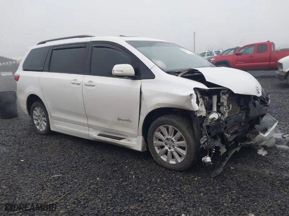 2016 Toyota Sienna XLE with VIN 5TDYK3DC6GS706142, listed as a IAAI auction lot 41037224 with 162,364 mi miles. Bid and sale history available at carsss.com. Image 1.