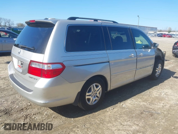 2005 Honda Odyssey EX-L with VIN 5FNRL38725B098992, listed as a IAAI auction lot 41639045 with 230,257 mi miles. Bid and sale history available at carsss.com. Image 4.