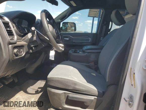 2021 Ram 2500 Big Horn z VIN 3C6UR5DL1MG678113, wystawiony jako Copart lot #52964005 z przebiegiem 26 489 mil mil oraz Szkoda całkowita • Salvage title. Historia ofert i sprzedaży dostępna na DreamBid. Obrazek 7.