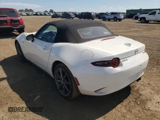 2020 Mazda MX-5 Miata Grand Touring z VIN JM1NDAD7XL0412292, wystawiony jako Copart lot #69792894 z przebiegiem 19 513 mil mil oraz Szkoda całkowita • Salvage title. Historia ofert i sprzedaży dostępna na DreamBid. Obrazek 2.