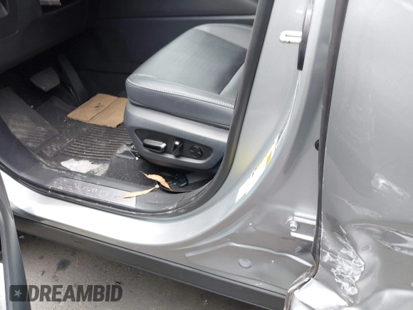 2024 Lexus TX 350 with VIN 5TDAAAB6XRS011333, listed as a IAAI auction lot 42293966 with 19,146 mi miles and . Bid and sale history available at DreamBid. Image 18.