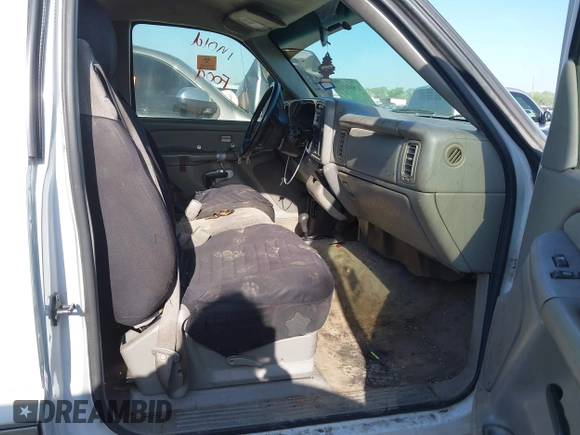 2000 Chevrolet Silverado 1500 with VIN 1GCEK14V3YE161114, listed as a IAAI auction lot 42001706 with 294,080 mi miles. Bid and sale history available at carsss.com. Image 5.