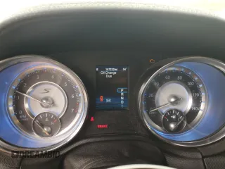 2014 Chrysler 300 S z VIN 2C3CCABG0EH163212, wystawiony jako Copart lot #52179045 z przebiegiem 167 232 mil mil oraz Nie do naprawy • Non repairable. Historia ofert i sprzedaży dostępna na DreamBid. Obrazek 9.