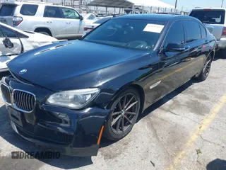 2014 BMW 7 Series ALPINA B7 z VIN WBAYE8C54ED134615, wystawiony jako IAAI lot #42197002 z przebiegiem 126 805 mil mil oraz . Historia ofert i sprzedaży dostępna na DreamBid. Obrazek 17.