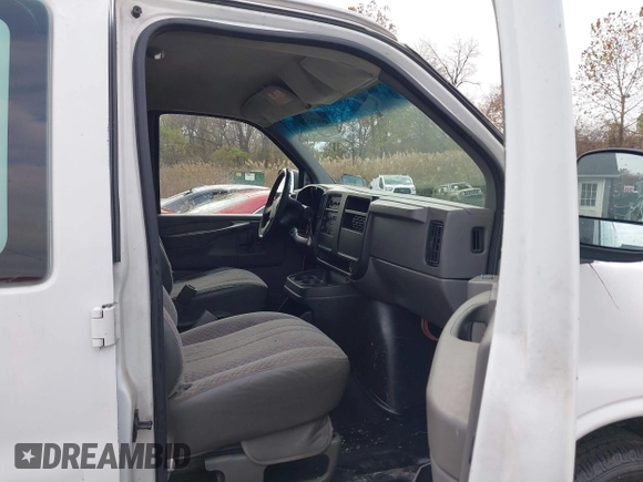 2003 Chevrolet Express Cargo with VIN 1GCGG25U431160656, listed as a IAAI auction lot 40876526 with 438,231 mi miles and . Bid and sale history available at DreamBid. Image 5.