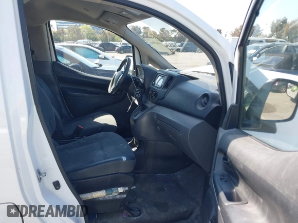 2019 Nissan NV200 S z VIN 3N6CM0KN4KK690564, wystawiony jako IAAI lot #41855046 z przebiegiem 137 969 mil mil oraz . Historia ofert i sprzedaży dostępna na DreamBid. Obrazek 5.