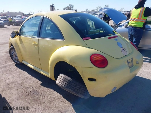 2004 Volkswagen New Beetle GLS with VIN 3VWCK21C24M401156, listed as a IAAI auction lot 41301576 with 137,591 mi miles. Bid and sale history available at carsss.com. Image 3.