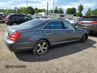 2010 Mercedes-Benz S 550 z VIN WDDNG8GB7AA349245, wystawiony jako Copart lot #57496695 z przebiegiem 100 820 mil mil oraz Szkody całkowita. Historia ofert i sprzedaży dostępna na DreamBid. Obrazek 3.