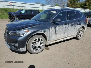 2020 BMW X1 xDrive28i z VIN WBXJG9C06L5P33308, wystawiony jako Copart lot #56376975 z przebiegiem 100 935 mil mil oraz Nie do naprawy • Non repairable. Historia ofert i sprzedaży dostępna na DreamBid. Obrazek 1.