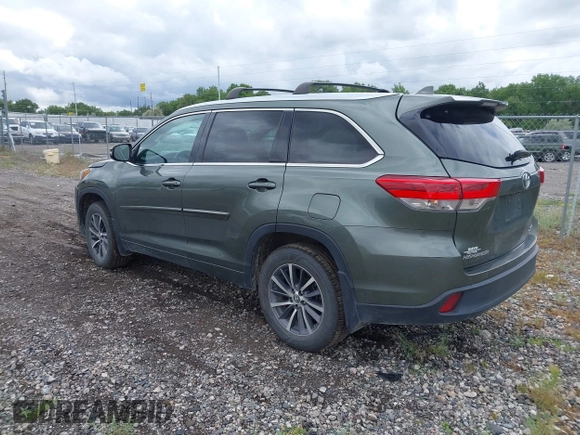 2018 Toyota Highlander SE with VIN 5TDJZRFH9JS823049, listed as a IAAI auction lot 39639165 with 85,990 mi miles and . Bid and sale history available at DreamBid. Image 3.