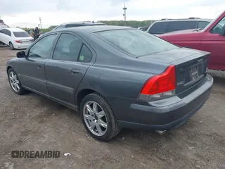 2004 Volvo S60 with VIN YV1RH59H342411127, listed as a IAAI auction lot 42107974 with 113,211 mi miles. Bid and sale history available at carsss.com. Image 3.