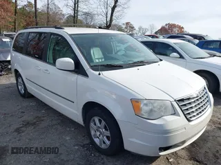 2010 Chrysler Town & Country Touring z VIN 2A4RR5DX7AR124219, wystawiony jako IAAI lot #41078717 z przebiegiem 134 259 mil mil oraz . Historia ofert i sprzedaży dostępna na DreamBid. Obrazek 1.