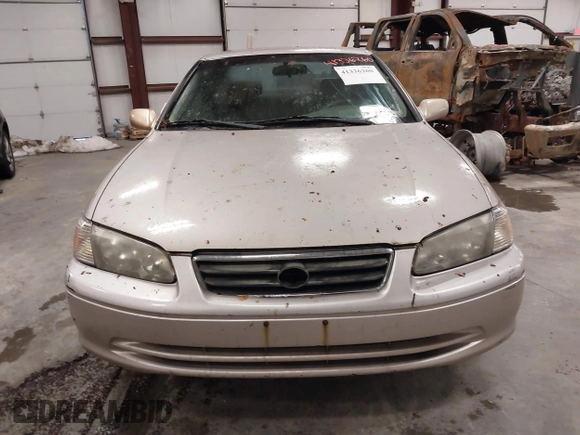 2001 Toyota Camry CE with VIN 4T1BG22K61U095586, listed as a IAAI auction lot 41336260 with 195,023 mi miles. Bid and sale history available at carsss.com. Image 6.