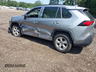 2021 Toyota RAV4 XLE с VIN 2T3P1RFV2MC177476, выставлен на аукционе IAAI как лот 42603949 с пробегом 39 457 миль миль и . История ставок и продаж доступна на DreamBid. Изображение 14.