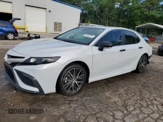 2022 Toyota Camry SE z VIN 4T1T11AK5NU054759, wystawiony jako Copart lot #56683295 z przebiegiem 31 052 mil mil oraz Nie do naprawy • Non repairable. Historia ofert i sprzedaży dostępna na DreamBid. Obrazek 1.