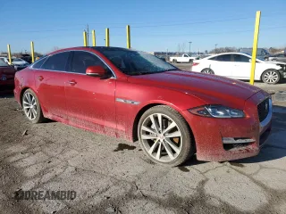 2016 Jaguar XJ R-Sport z VIN SAJWA1C7XG8V94339, wystawiony jako Copart lot #49295085 z przebiegiem 59 931 mil mil oraz Szkoda całkowita • Salvage title. Historia ofert i sprzedaży dostępna na DreamBid. Obrazek 4.