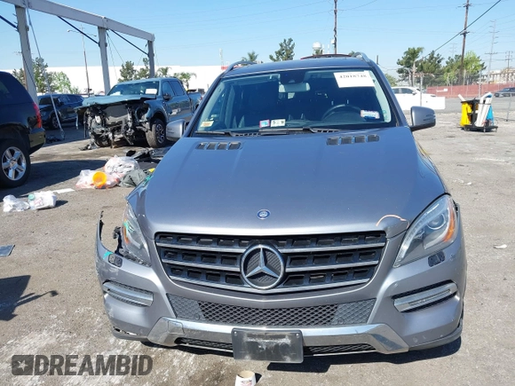 2013 Mercedes-Benz M ML 350 with VIN 4JGDA5HB9DA235137, listed as a IAAI auction lot 42018748 with 140,837 mi miles. Bid and sale history available at carsss.com. Image 12.