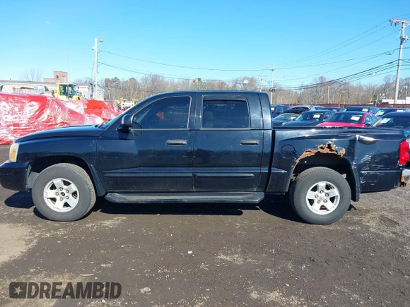 2005 Dodge Dakota SLT z VIN 1D7HW48N25S178373, wystawiony jako IAAI lot #41815561 z przebiegiem 148 112 mil mil oraz . Historia ofert i sprzedaży dostępna na DreamBid. Obrazek 14.