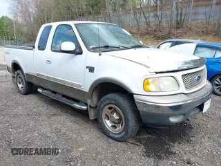 2003 Ford F-150 XL z VIN 1FTRX18L33NA05126, wystawiony jako IAAI lot #42154781 z przebiegiem 89 563 mil mil oraz . Historia ofert i sprzedaży dostępna na DreamBid. Obrazek 1.