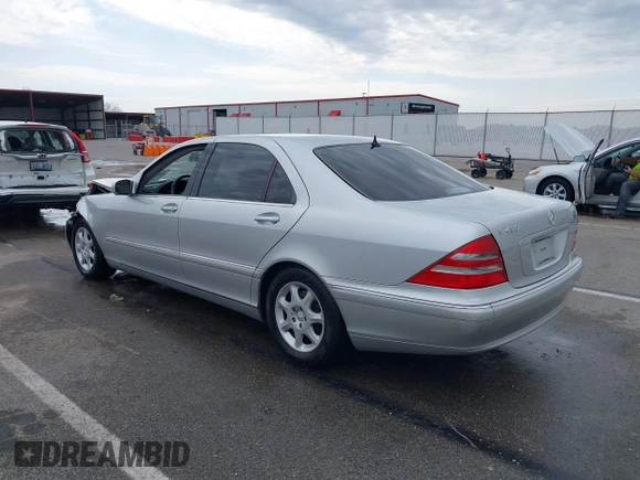 2000 Mercedes-Benz S-Class with VIN WDBNG70JXYA054073, listed as a IAAI auction lot 41987179 with 124,968 mi miles. Bid and sale history available at carsss.com. Image 3.