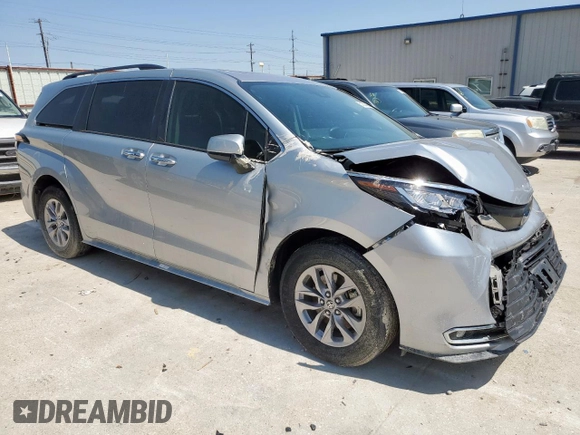 2022 Toyota Sienna XLE with VIN 5TDYRKEC5NS105998, listed as a Copart auction lot 51321465 with 60,232 mi miles and Salvage Title. Bid and sale history available at carsss.com. Image 4.