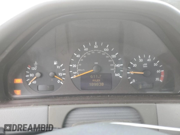 2000 Mercedes-Benz E-Class with VIN WDBJF70J1YB078418, listed as a Copart auction lot 71177244 with 189,838 mi miles and Salvage Title. Bid and sale history available at carsss.com. Image 9.