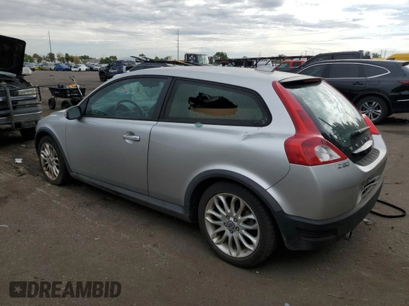 2009 Volvo C30 z VIN YV1MK672992145569, wystawiony jako Copart lot #68282304 z przebiegiem 93 414 mil mil oraz Czysty tytuł • Clean title. Historia ofert i sprzedaży dostępna na DreamBid. Obrazek 2.