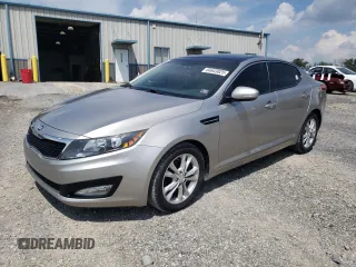 2013 Kia Optima EX с VIN 5XXGN4A79DG159574, выставлен на аукционе Copart как лот 64643025 с пробегом 130 827 миль миль и Чистый • Clean title. История ставок и продаж доступна на DreamBid. Изображение 1.
