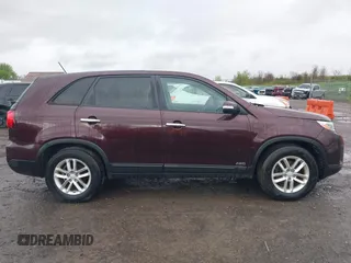 2015 Kia Sorento LX with VIN 5XYKTCA61FG643402, listed as a IAAI auction lot 42178930 with 108,818 mi miles. Bid and sale history available at carsss.com. Image 13.
