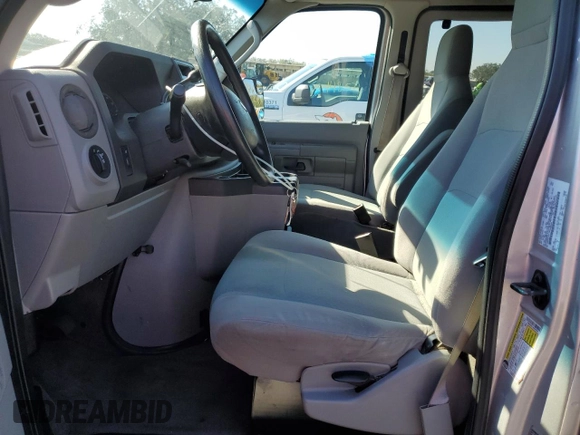 2010 Ford Econoline Passenger XL с VIN 1FBNE3BL1ADA45544, выставлен на аукционе Copart как лот 46173945 с пробегом 81 132 миль миль и Списание • Salvage title. История ставок и продаж доступна на DreamBid. Изображение 7.