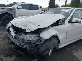 2011 Mercedes-Benz C 300 Sport с VIN WDDGF5EBXBR146530, выставлен на аукционе IAAI как лот 40389541 с пробегом 108 831 миль миль и . История ставок и продаж доступна на DreamBid. Изображение 6.