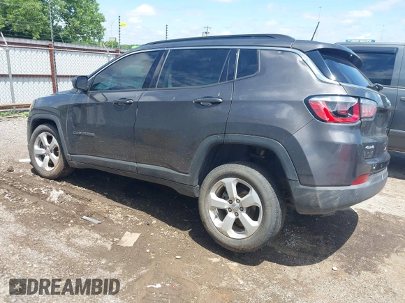 2018 Jeep Compass Latitude z VIN 3C4NJDBB7JT103901, wystawiony jako IAAI lot #42358749 z przebiegiem 91 083 mil mil oraz . Historia ofert i sprzedaży dostępna na DreamBid. Obrazek 3.
