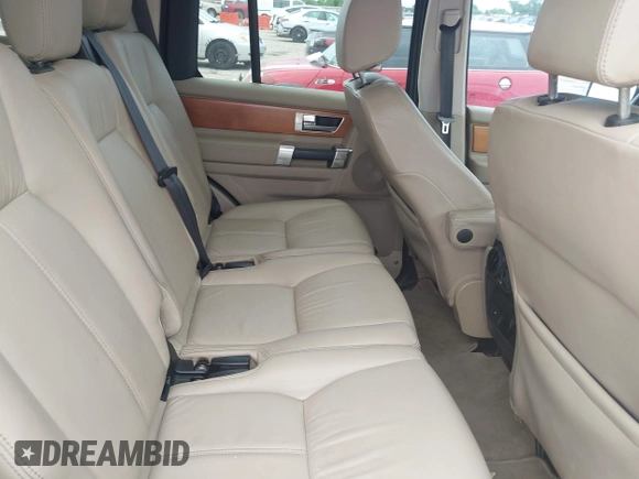 2010 Land Rover LR4 Lux z VIN SALAK2D40AA527077, wystawiony jako IAAI lot #42442435 z przebiegiem 185 194 mil mil oraz . Historia ofert i sprzedaży dostępna na DreamBid. Obrazek 8.