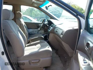 2000 Toyota Sienna LE with VIN 4T3ZF13C3YU222766, listed as a IAAI auction lot 42155052 with 270,978 mi miles. Bid and sale history available at carsss.com. Image 5.