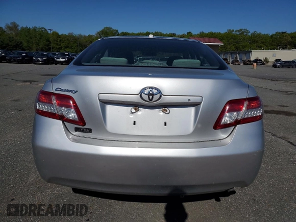 2010 Toyota Camry z VIN 4T1BF3EK8AU042859, wystawiony jako Copart lot #56377355 z przebiegiem 71 660 mil mil oraz Szkoda całkowita • Salvage title. Historia ofert i sprzedaży dostępna na DreamBid. Obrazek 6.