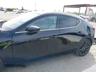 2021 Mazda 3 Premium Plus z VIN JM1BPBNY2M1403797, wystawiony jako IAAI lot #42031637 z przebiegiem Nie podano mil oraz . Historia ofert i sprzedaży dostępna na DreamBid. Obrazek 14.
