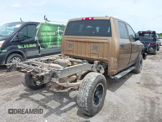 2012 Ram 2500 ST z VIN 3C6UD5CLXCG272362, wystawiony jako IAAI lot #42216175 z przebiegiem 217 984 mil mil oraz . Historia ofert i sprzedaży dostępna na DreamBid. Obrazek 4.