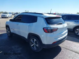 2022 Jeep Compass Latitude with VIN 3C4NJCBB3NT202358, listed as a IAAI auction lot 40755276 with 24,073 mi miles and . Bid and sale history available at carsss.com. Image 3.