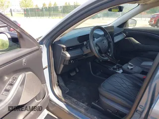 2024 Ford Mustang Mach-E Select z VIN 3FMTK1R46RMA22206, wystawiony jako IAAI lot #42243515 z przebiegiem 8 353 mil mil oraz . Historia ofert i sprzedaży dostępna na DreamBid. Obrazek 5.