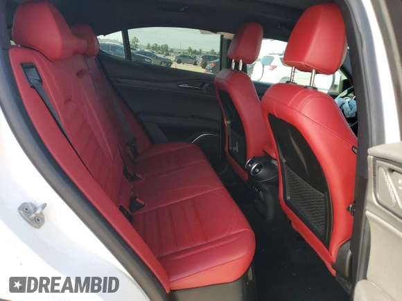 2022 Alfa Romeo Stelvio Sprint z VIN ZASPAKANXN7D28081, wystawiony jako Copart lot #70625994 z przebiegiem Nie podano mil oraz Szkody całkowita. Historia ofert i sprzedaży dostępna na DreamBid. Obrazek 12.