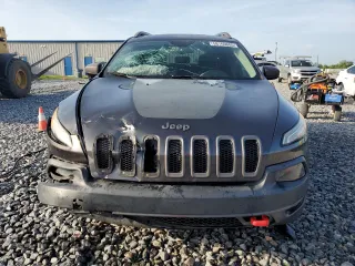2016 Jeep Cherokee Trailhawk with VIN 1C4PJMBS4GW188840, listed as a Copart auction lot 58760605 with 117,570 mi miles and Salvage title. Bid and sale history available at DreamBid. Image 5.