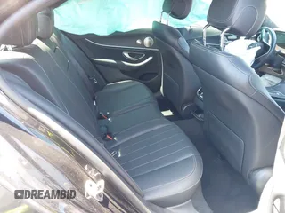 2021 Mercedes-Benz E 350 z VIN W1KZF8DB5MB001483, wystawiony jako IAAI lot #42030736 z przebiegiem Nie podano mil oraz . Historia ofert i sprzedaży dostępna na DreamBid. Obrazek 8.