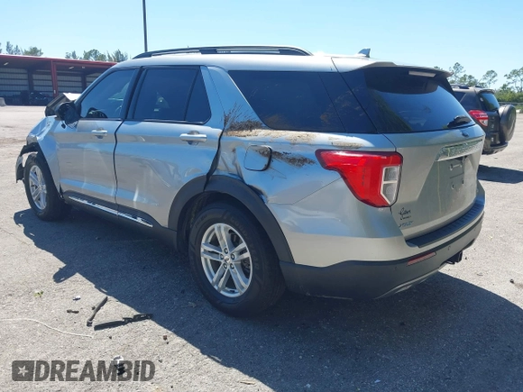 2020 Ford Explorer XLT with VIN 1FMSK7DHXLGC75846, listed as a IAAI auction lot 41779716 with 47,693 mi miles. Bid and sale history available at carsss.com. Image 3.