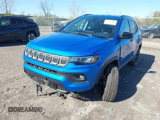 2022 Jeep Compass Latitude Lux with VIN 3C4NJDFBXNT129487, listed as a IAAI auction lot 42127106 with 18,360 mi miles and . Bid and sale history available at DreamBid. Image 2.