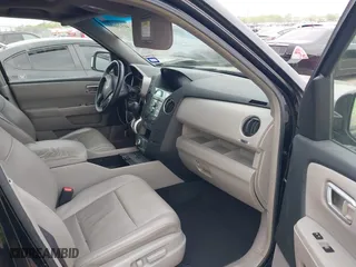 2009 Honda Pilot Touring with VIN 5FNYF388X9B024429, listed as a IAAI auction lot 41924600 with 125,400 mi miles. Bid and sale history available at carsss.com. Image 5.