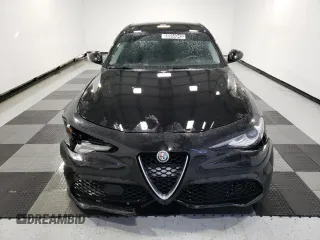 2017 Alfa Romeo Giulia with VIN ZARFAEBN8H7549189, listed as a Copart auction lot 88954045 with 95,233 mi miles and Clean Title. Bid and sale history available at carsss.com. Image 5.