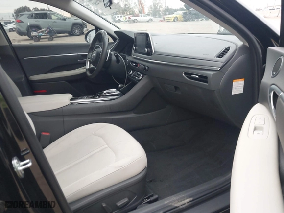 2021 Hyundai Sonata Hybrid SEL with VIN KMHL34JJ1MA024239, listed as a IAAI auction lot 41707290 with 165,214 mi miles. Bid and sale history available at carsss.com. Image 5.