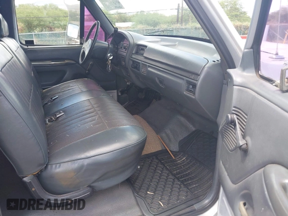1993 Ford F-250 с VIN 1FTHX25G4PKA01246, выставлен на аукционе IAAI как лот 42497407 с пробегом 296 039 миль миль и . История ставок и продаж доступна на DreamBid. Изображение 5.